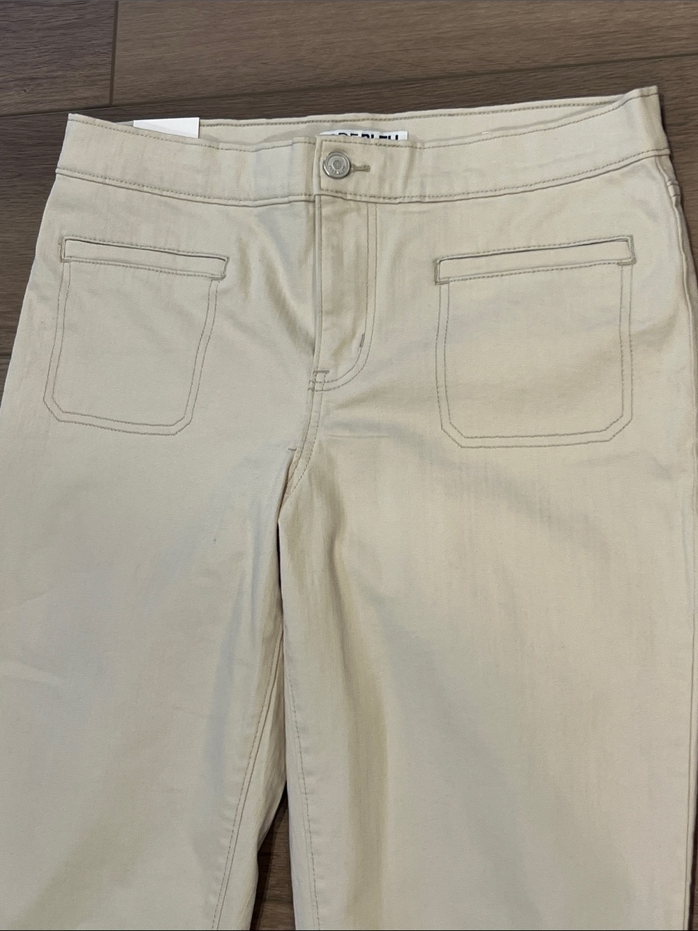 NWT Code Bleu Skimmer 10 Petite Below Knee-Length Light Khaki Shorts Modest - Picture 2 of 14